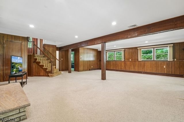 15 Sugar Hill Rd, Kinnelon Boro, NJ 07405