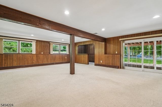 15 Sugar Hill Rd, Kinnelon Boro, NJ 07405