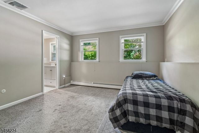 15 Sugar Hill Rd, Kinnelon Boro, NJ 07405