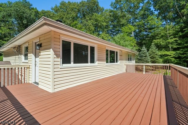 15 Sugar Hill Rd, Kinnelon Boro, NJ 07405