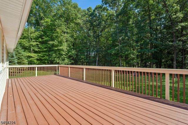 15 Sugar Hill Rd, Kinnelon Boro, NJ 07405