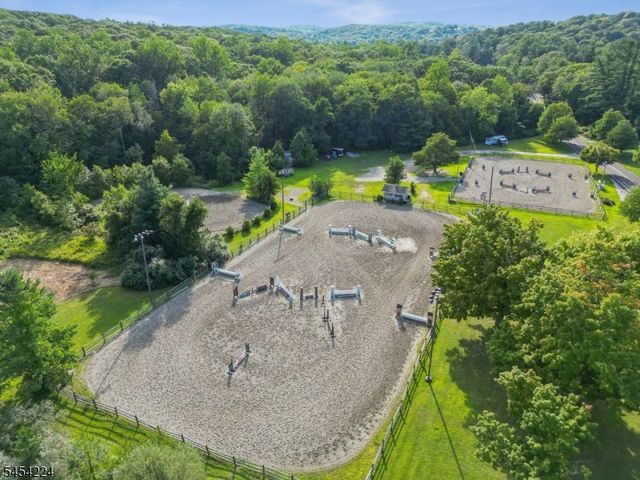 15 Sugar Hill Rd, Kinnelon Boro, NJ 07405