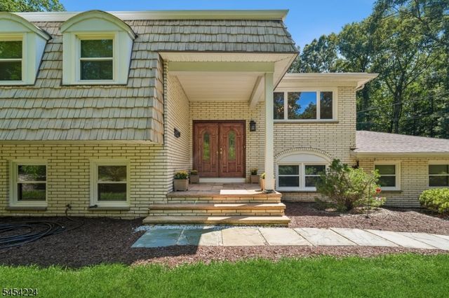 15 Sugar Hill Rd, Kinnelon Boro, NJ 07405