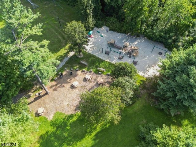 15 Sugar Hill Rd, Kinnelon Boro, NJ 07405