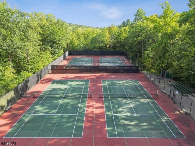 15 Sugar Hill Rd, Kinnelon Boro, NJ 07405