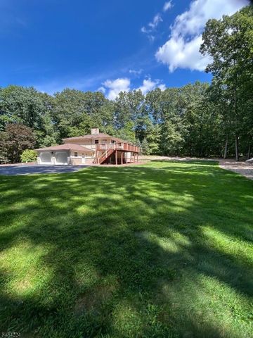 15 Sugar Hill Rd, Kinnelon Boro, NJ 07405