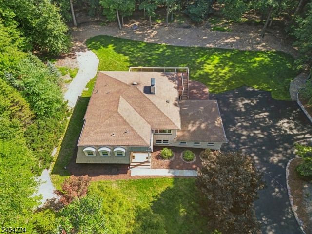 15 Sugar Hill Rd, Kinnelon Boro, NJ 07405