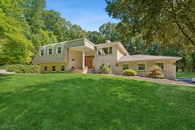 15 Sugar Hill Rd, Kinnelon Boro, NJ 07405