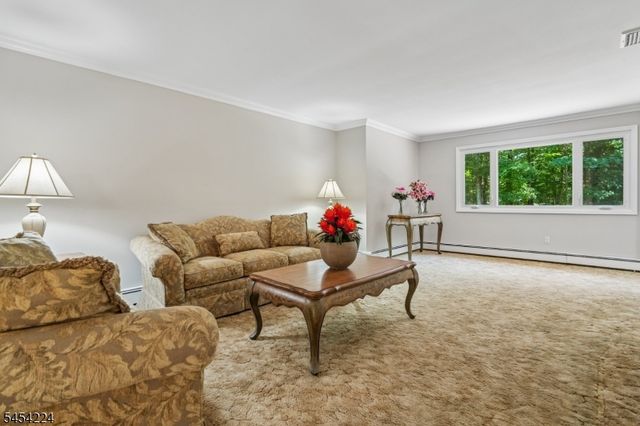 15 Sugar Hill Rd, Kinnelon Boro, NJ 07405