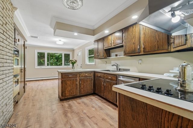 15 Sugar Hill Rd, Kinnelon Boro, NJ 07405