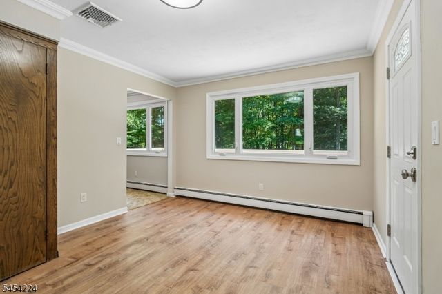 15 Sugar Hill Rd, Kinnelon Boro, NJ 07405