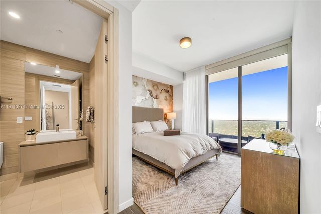 1000 Brickell Plz PH5807, Miami, FL 33131