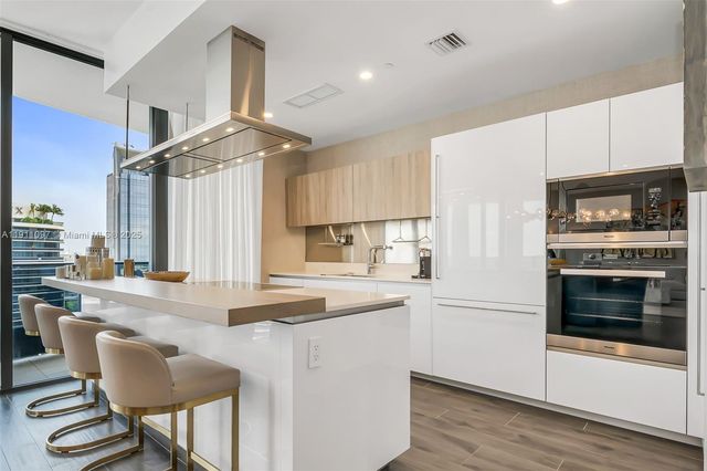 1000 Brickell Plz PH5807, Miami, FL 33131