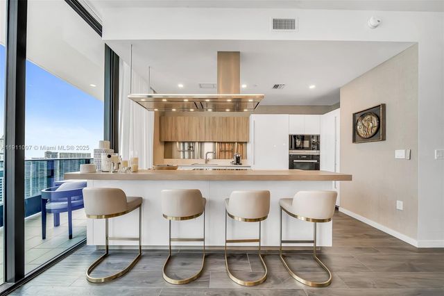 1000 Brickell Plz PH5807, Miami, FL 33131