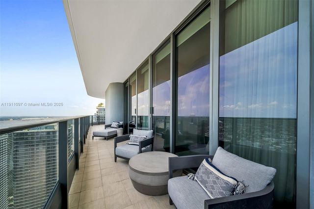 1000 Brickell Plz PH5807, Miami, FL 33131