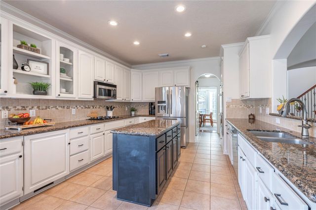 700 Red Oak Lane, Friendswood, TX 77546