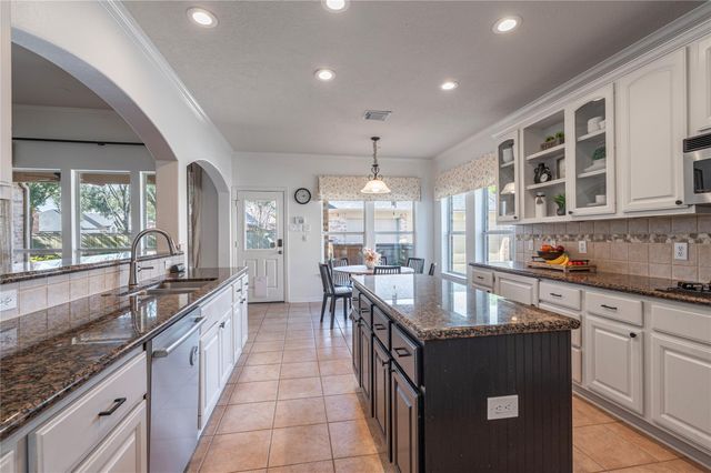 700 Red Oak Lane, Friendswood, TX 77546