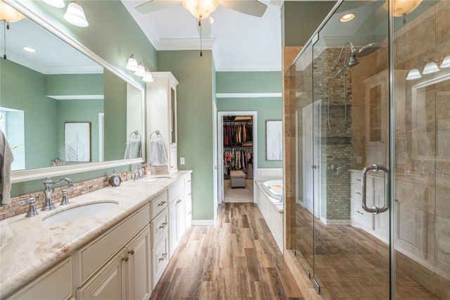 700 Red Oak Lane, Friendswood, TX 77546