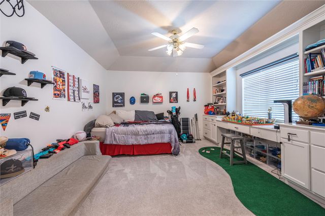 700 Red Oak Lane, Friendswood, TX 77546