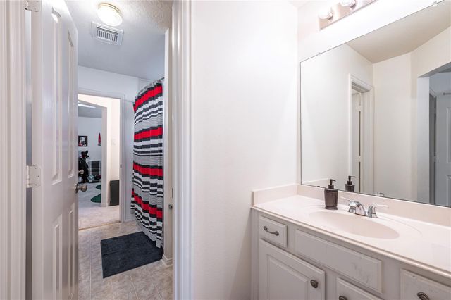 700 Red Oak Lane, Friendswood, TX 77546