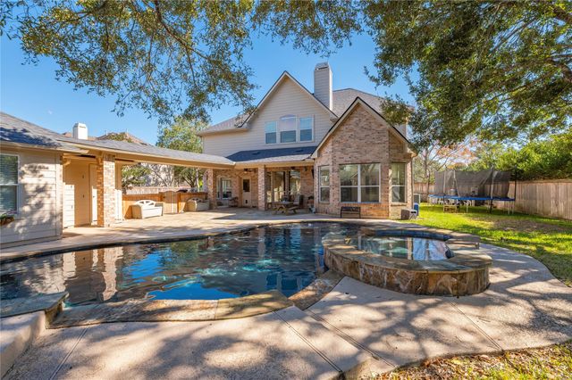 700 Red Oak Lane, Friendswood, TX 77546