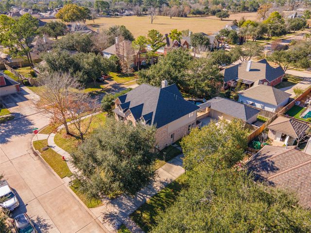 700 Red Oak Lane, Friendswood, TX 77546