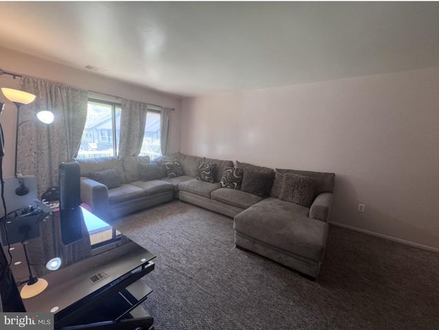 33 CHELSEA CIR, Clementon, NJ 08021