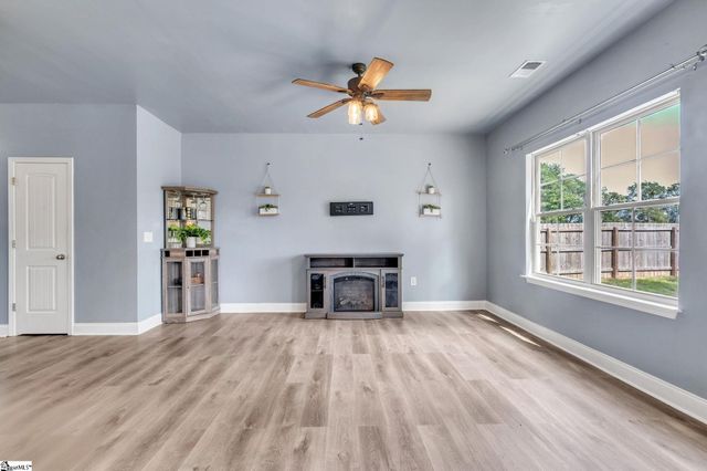 410 King Street, Greer, SC 29651