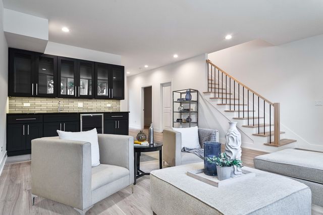 3516 N Central Avenue, Chicago, IL 60634