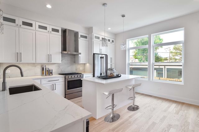 3516 N Central Avenue, Chicago, IL 60634