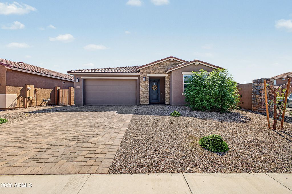 17067 W SHANGRI LA Road, Surprise, AZ 85388