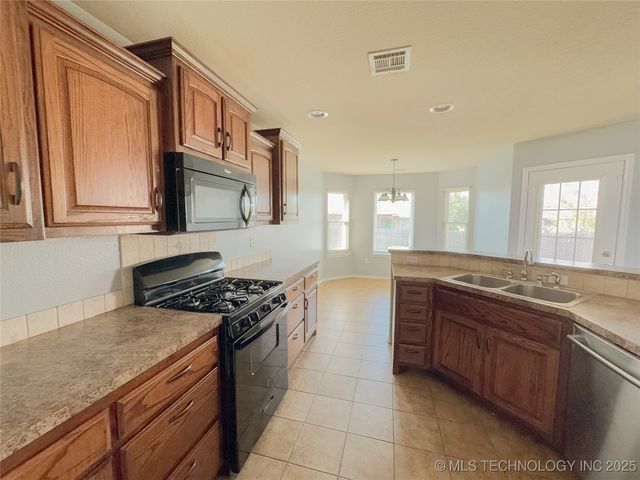 13155 E 132nd Street N, Collinsville, OK 74021