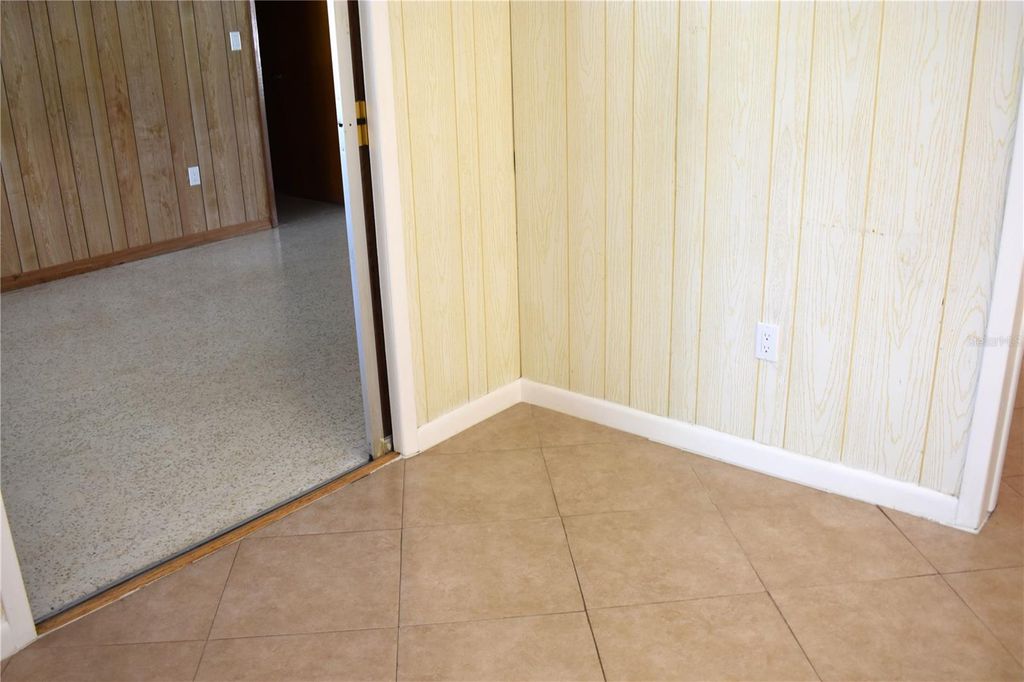 Image 17 of property listing at 3602 17TH AVENUE W, Bradenton, FL 34205