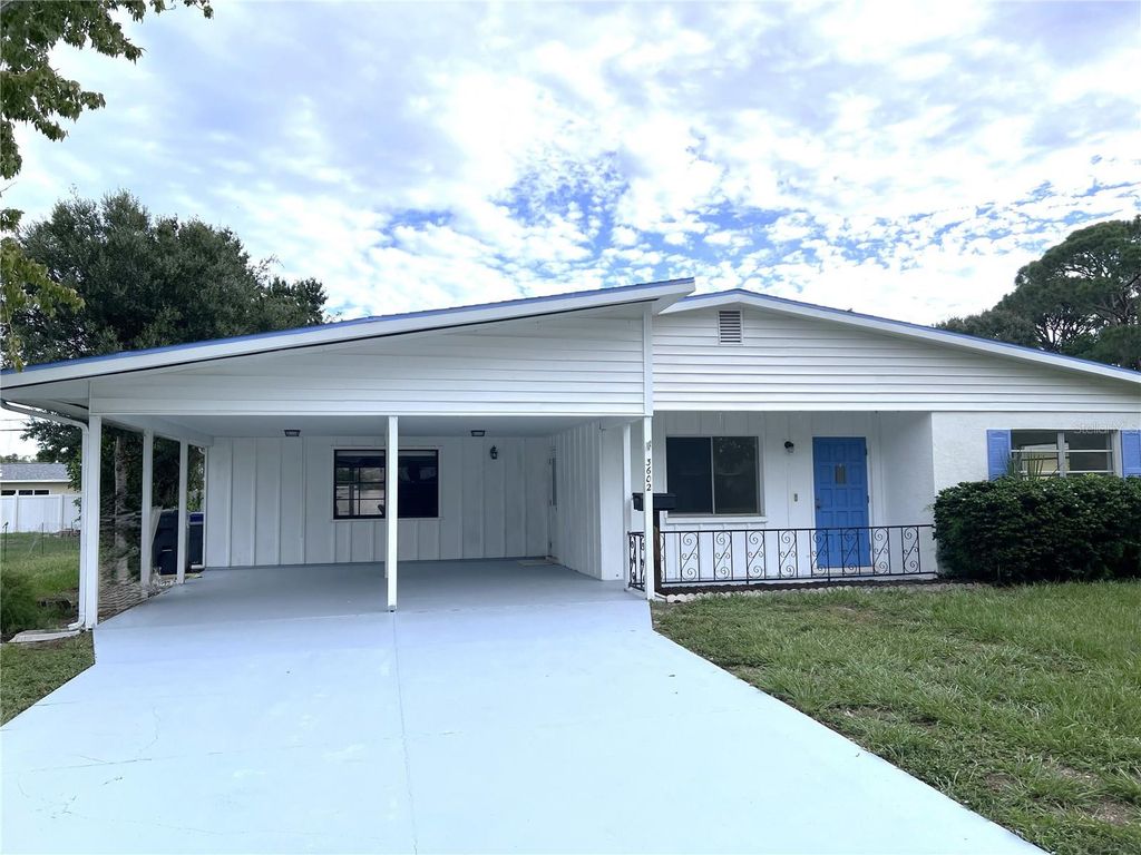 Image 3 of property listing at 3602 17TH AVENUE W, Bradenton, FL 34205