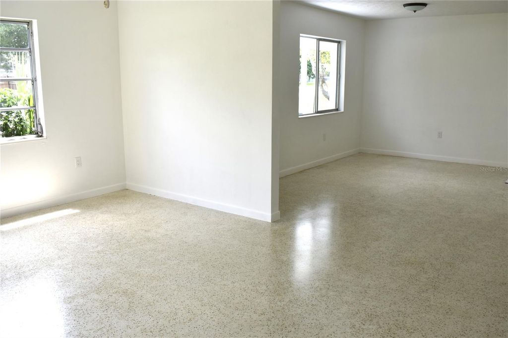 Image 6 of property listing at 3602 17TH AVENUE W, Bradenton, FL 34205
