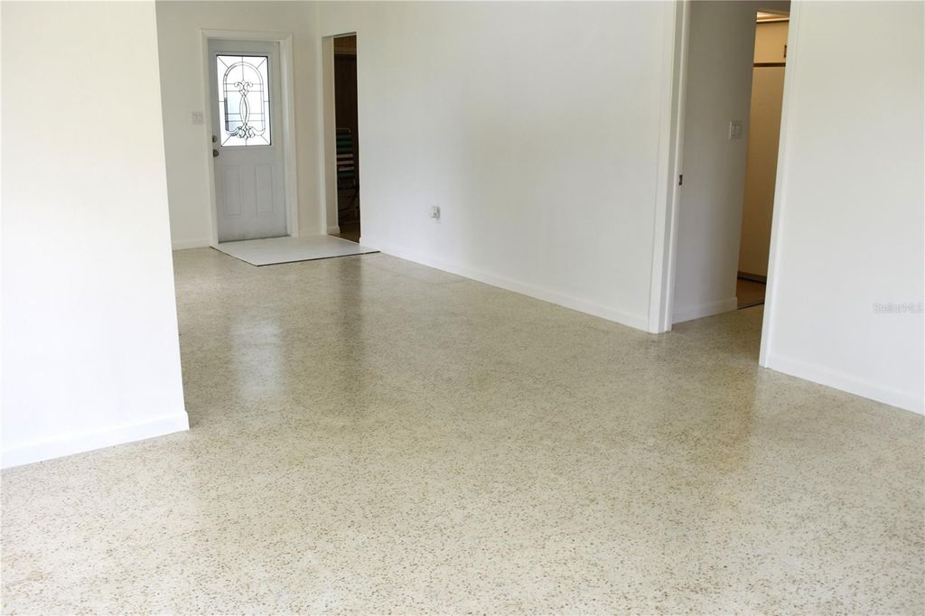 Image 7 of property listing at 3602 17TH AVENUE W, Bradenton, FL 34205