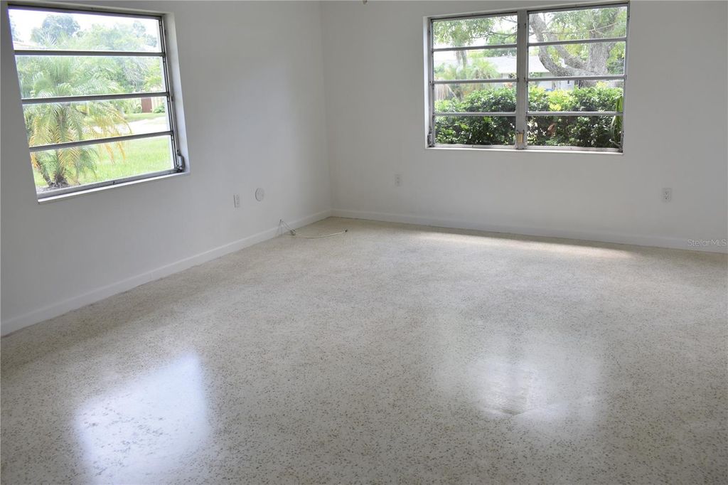 Image 8 of property listing at 3602 17TH AVENUE W, Bradenton, FL 34205