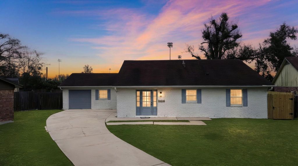 9602 Lawngate Drive, Houston, TX 77080