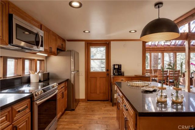 1370 Calgary Drive, Lake Arrowhead, CA 92352