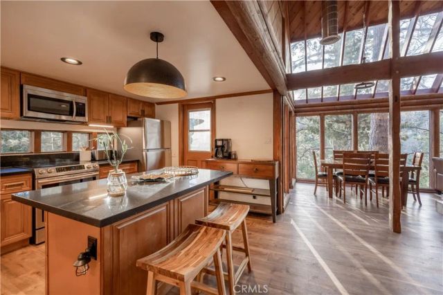 1370 Calgary Drive, Lake Arrowhead, CA 92352