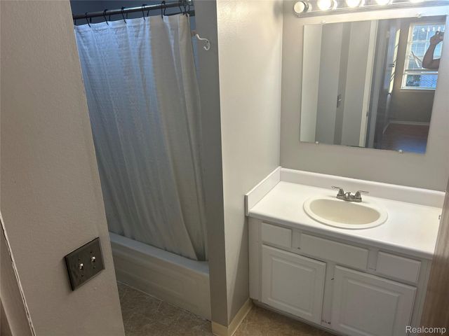 35304 Tall Oaks Drive, Sterling Heights, MI 48312