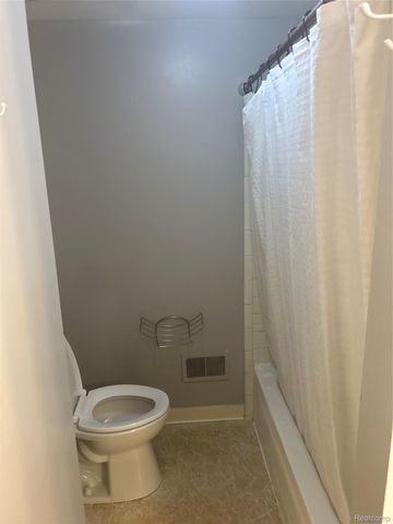 35304 Tall Oaks Drive, Sterling Heights, MI 48312