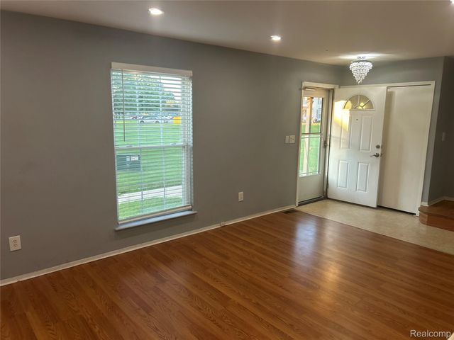 35304 Tall Oaks Drive, Sterling Heights, MI 48312