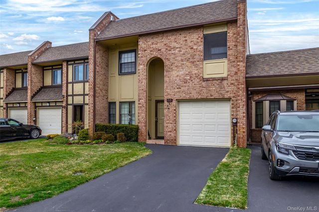 48 Southgate Circle, Massapequa Park, NY 11762