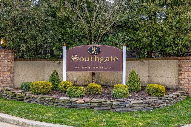 48 Southgate Circle, Massapequa Park, NY 11762