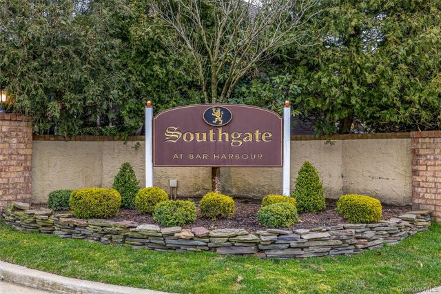 48 Southgate Circle, Massapequa Park, NY 11762