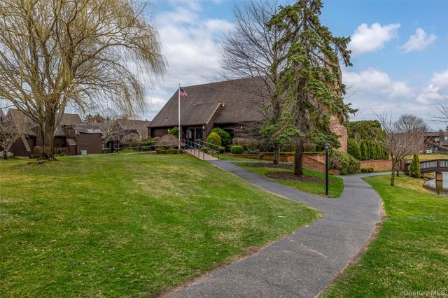 48 Southgate Circle, Massapequa Park, NY 11762