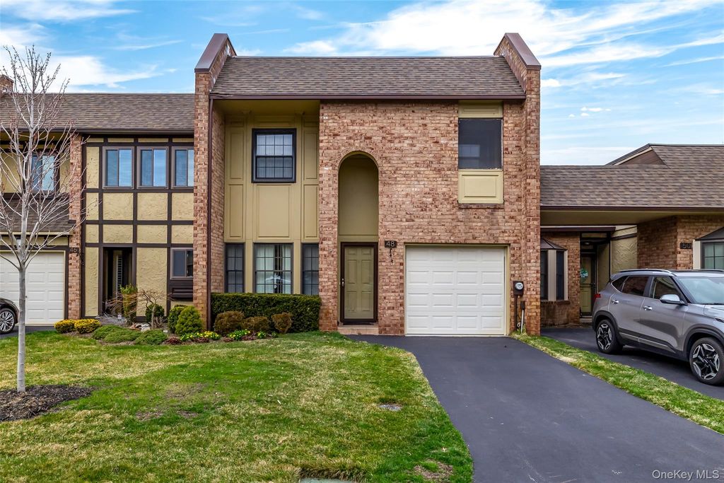 48 Southgate Circle, Massapequa Park, NY 11762