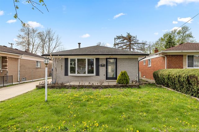 6151 Robindale Avenue, Dearborn Heights, MI 48127