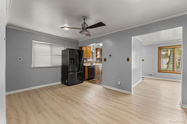 6151 Robindale Avenue, Dearborn Heights, MI 48127